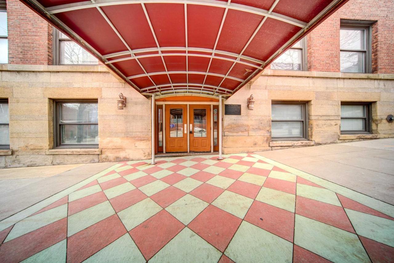 Waterfront Cleveland Apt About 1 Mi To Downtown Exterior photo